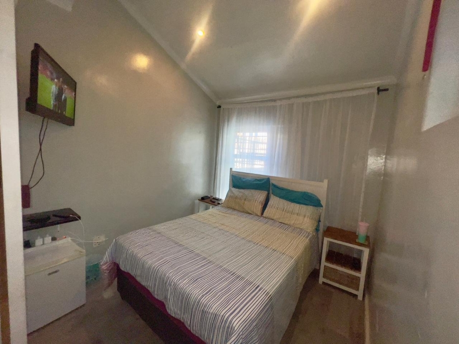 4 Bedroom Property for Sale in Grassy Park Western Cape